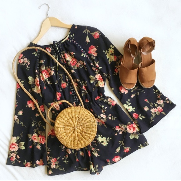 Round Straw Crossbody Bag - Picture 2 of 7